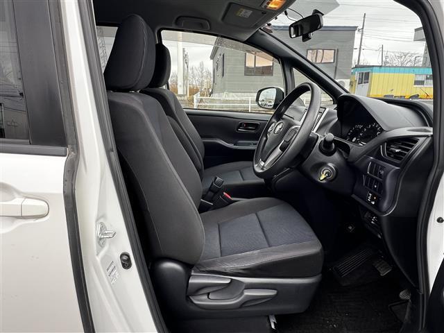 ヴォクシー Ｘ　Ｃパッケージ　寒冷地仕様　純正ＳＤナビ　横滑り防止装置　バックカメラ　ビルトインＥＴＣ　ドライブレコーダー　ワイパーデアイサー　ＥＶＭＯＤＥ　ＥＣＯＭＯＤＥ　ＰＷＲＭＯＤＥ　片側パワースライドドア　ＭＴモード付ＡＴ（9枚目）