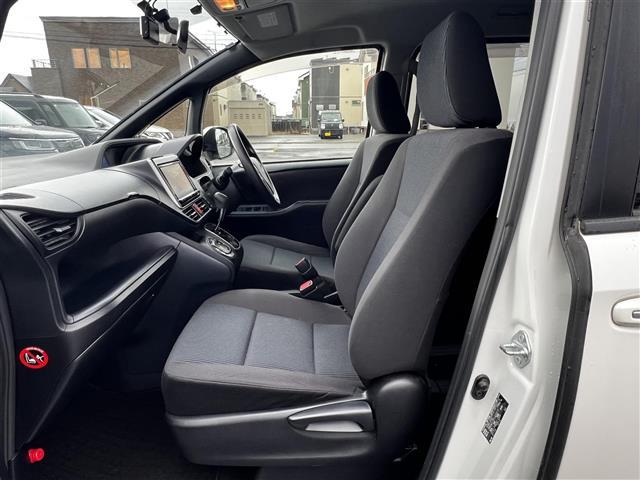 ヴォクシー Ｘ　Ｃパッケージ　寒冷地仕様　純正ＳＤナビ　横滑り防止装置　バックカメラ　ビルトインＥＴＣ　ドライブレコーダー　ワイパーデアイサー　ＥＶＭＯＤＥ　ＥＣＯＭＯＤＥ　ＰＷＲＭＯＤＥ　片側パワースライドドア　ＭＴモード付ＡＴ（11枚目）