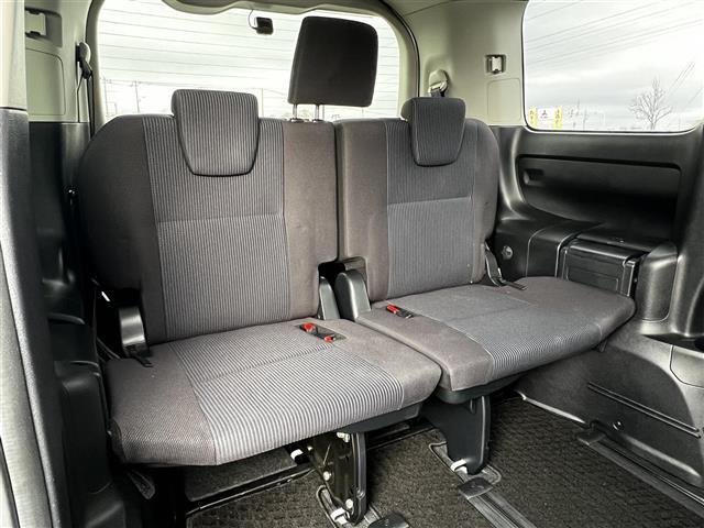 ヴォクシー Ｘ　Ｃパッケージ　寒冷地仕様　純正ＳＤナビ　横滑り防止装置　バックカメラ　ビルトインＥＴＣ　ドライブレコーダー　ワイパーデアイサー　ＥＶＭＯＤＥ　ＥＣＯＭＯＤＥ　ＰＷＲＭＯＤＥ　片側パワースライドドア　ＭＴモード付ＡＴ（13枚目）