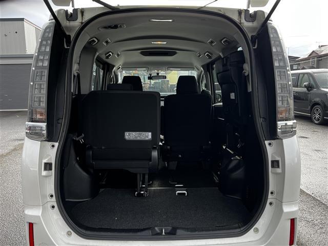 ヴォクシー Ｘ　Ｃパッケージ　寒冷地仕様　純正ＳＤナビ　横滑り防止装置　バックカメラ　ビルトインＥＴＣ　ドライブレコーダー　ワイパーデアイサー　ＥＶＭＯＤＥ　ＥＣＯＭＯＤＥ　ＰＷＲＭＯＤＥ　片側パワースライドドア　ＭＴモード付ＡＴ（16枚目）