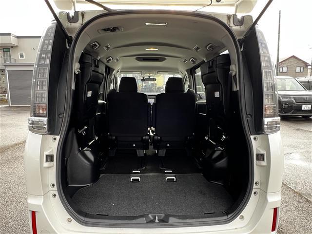 ヴォクシー Ｘ　Ｃパッケージ　寒冷地仕様　純正ＳＤナビ　横滑り防止装置　バックカメラ　ビルトインＥＴＣ　ドライブレコーダー　ワイパーデアイサー　ＥＶＭＯＤＥ　ＥＣＯＭＯＤＥ　ＰＷＲＭＯＤＥ　片側パワースライドドア　ＭＴモード付ＡＴ（17枚目）