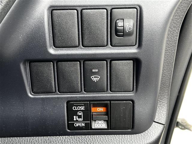 ヴォクシー Ｘ　Ｃパッケージ　寒冷地仕様　純正ＳＤナビ　横滑り防止装置　バックカメラ　ビルトインＥＴＣ　ドライブレコーダー　ワイパーデアイサー　ＥＶＭＯＤＥ　ＥＣＯＭＯＤＥ　ＰＷＲＭＯＤＥ　片側パワースライドドア　ＭＴモード付ＡＴ（27枚目）