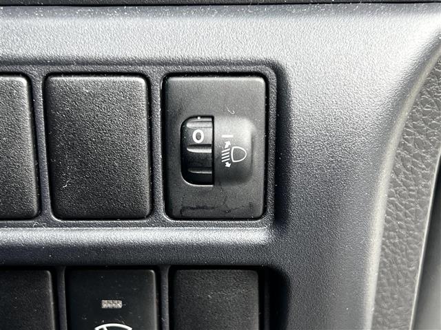 ヴォクシー Ｘ　Ｃパッケージ　寒冷地仕様　純正ＳＤナビ　横滑り防止装置　バックカメラ　ビルトインＥＴＣ　ドライブレコーダー　ワイパーデアイサー　ＥＶＭＯＤＥ　ＥＣＯＭＯＤＥ　ＰＷＲＭＯＤＥ　片側パワースライドドア　ＭＴモード付ＡＴ（28枚目）