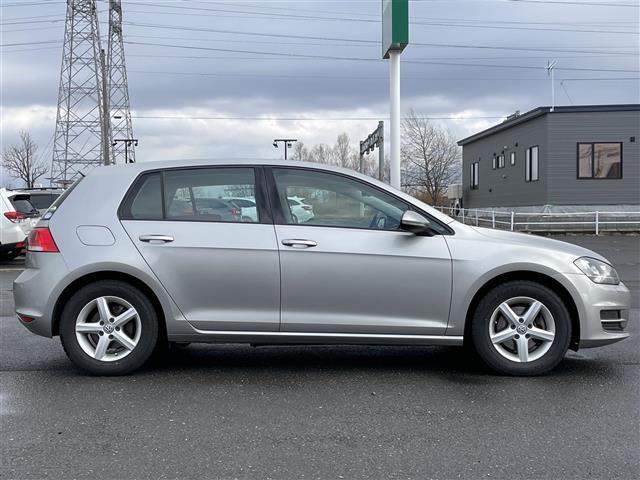 ゴルフ ＴＳＩコンフォートラインブルーモーションテクノロジー　純正メーカーナビ　クルーズコントロール　バックカメラ　ビルトインＥＴＣ　ドライブレコーダー　アイドリングストップ　ステアリングリモコン　パドルシフト　電動パーキング　オートブレーキホールド　ＨＩＤ（4枚目）