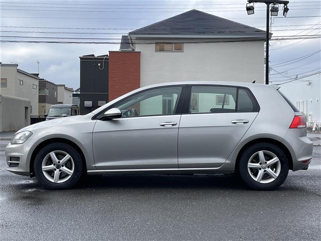 ゴルフ ＴＳＩコンフォートラインブルーモーションテクノロジー　純正メーカーナビ　クルーズコントロール　バックカメラ　ビルトインＥＴＣ　ドライブレコーダー　アイドリングストップ　ステアリングリモコン　パドルシフト　電動パーキング　オートブレーキホールド　ＨＩＤ（5枚目）