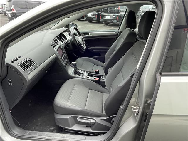 ゴルフ ＴＳＩコンフォートラインブルーモーションテクノロジー　純正メーカーナビ　クルーズコントロール　バックカメラ　ビルトインＥＴＣ　ドライブレコーダー　アイドリングストップ　ステアリングリモコン　パドルシフト　電動パーキング　オートブレーキホールド　ＨＩＤ（11枚目）