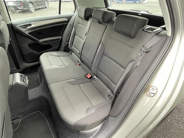 ゴルフ ＴＳＩコンフォートラインブルーモーションテクノロジー　純正メーカーナビ　クルーズコントロール　バックカメラ　ビルトインＥＴＣ　ドライブレコーダー　アイドリングストップ　ステアリングリモコン　パドルシフト　電動パーキング　オートブレーキホールド　ＨＩＤ（12枚目）