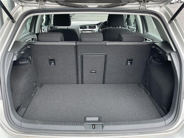 ゴルフ ＴＳＩコンフォートラインブルーモーションテクノロジー　純正メーカーナビ　クルーズコントロール　バックカメラ　ビルトインＥＴＣ　ドライブレコーダー　アイドリングストップ　ステアリングリモコン　パドルシフト　電動パーキング　オートブレーキホールド　ＨＩＤ（13枚目）