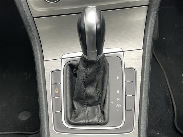 ゴルフ ＴＳＩコンフォートラインブルーモーションテクノロジー　純正メーカーナビ　クルーズコントロール　バックカメラ　ビルトインＥＴＣ　ドライブレコーダー　アイドリングストップ　ステアリングリモコン　パドルシフト　電動パーキング　オートブレーキホールド　ＨＩＤ（21枚目）