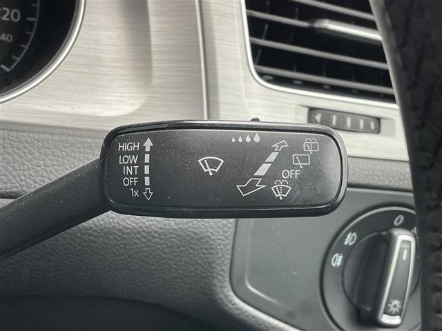 ゴルフ ＴＳＩコンフォートラインブルーモーションテクノロジー　純正メーカーナビ　クルーズコントロール　バックカメラ　ビルトインＥＴＣ　ドライブレコーダー　アイドリングストップ　ステアリングリモコン　パドルシフト　電動パーキング　オートブレーキホールド　ＨＩＤ（31枚目）