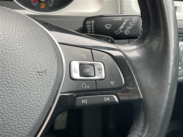 ゴルフ ＴＳＩコンフォートラインブルーモーションテクノロジー　純正メーカーナビ　クルーズコントロール　バックカメラ　ビルトインＥＴＣ　ドライブレコーダー　アイドリングストップ　ステアリングリモコン　パドルシフト　電動パーキング　オートブレーキホールド　ＨＩＤ（33枚目）