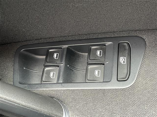 ゴルフ ＴＳＩコンフォートラインブルーモーションテクノロジー　純正メーカーナビ　クルーズコントロール　バックカメラ　ビルトインＥＴＣ　ドライブレコーダー　アイドリングストップ　ステアリングリモコン　パドルシフト　電動パーキング　オートブレーキホールド　ＨＩＤ（37枚目）