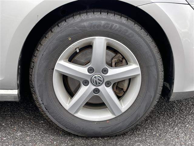 ゴルフ ＴＳＩコンフォートラインブルーモーションテクノロジー　純正メーカーナビ　クルーズコントロール　バックカメラ　ビルトインＥＴＣ　ドライブレコーダー　アイドリングストップ　ステアリングリモコン　パドルシフト　電動パーキング　オートブレーキホールド　ＨＩＤ（40枚目）