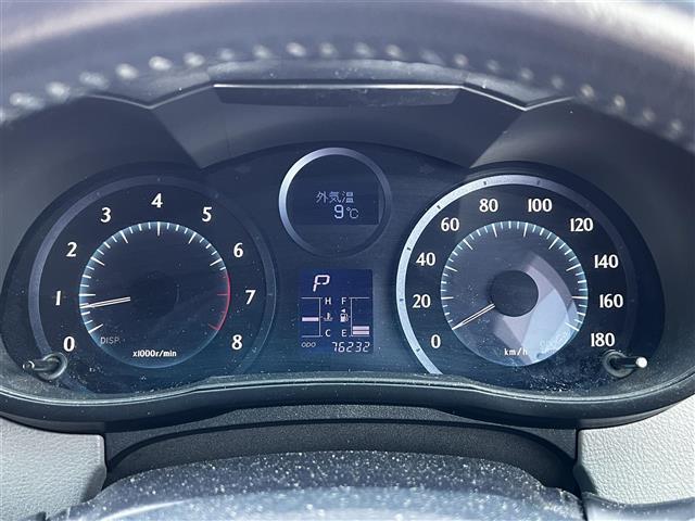 マークＸジオ ２４０Ｇ　純正ＨＤＤナビ　横滑り防止装置　バックカメラ　ＥＴＣ　ドライブレコーダー　前席パワーシート　革巻きステアリング　ステアリングリモコン　ＭＴモード付ＡＴ　プッシュスタート　キセノンヘッドライト（18枚目）