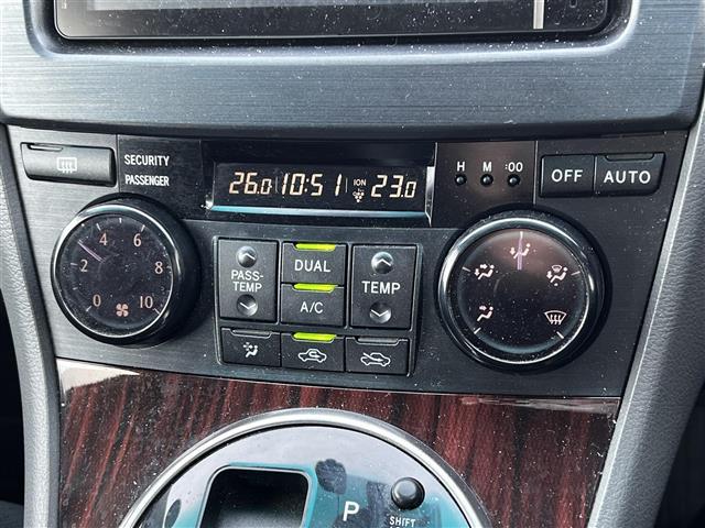 マークＸジオ ２４０Ｇ　純正ＨＤＤナビ　横滑り防止装置　バックカメラ　ＥＴＣ　ドライブレコーダー　前席パワーシート　革巻きステアリング　ステアリングリモコン　ＭＴモード付ＡＴ　プッシュスタート　キセノンヘッドライト（22枚目）