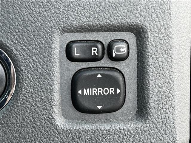 マークＸジオ ２４０Ｇ　純正ＨＤＤナビ　横滑り防止装置　バックカメラ　ＥＴＣ　ドライブレコーダー　前席パワーシート　革巻きステアリング　ステアリングリモコン　ＭＴモード付ＡＴ　プッシュスタート　キセノンヘッドライト（25枚目）