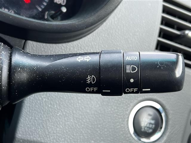 マークＸジオ ２４０Ｇ　純正ＨＤＤナビ　横滑り防止装置　バックカメラ　ＥＴＣ　ドライブレコーダー　前席パワーシート　革巻きステアリング　ステアリングリモコン　ＭＴモード付ＡＴ　プッシュスタート　キセノンヘッドライト（30枚目）