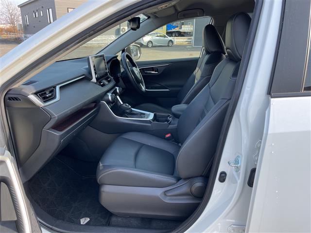 気になる車はすぐにお問い合わせください！画面右側の００６６から始まる無料ダイヤルからお問い合わせ下さい！専門スタッフがお車のご質問にお答えいたします！