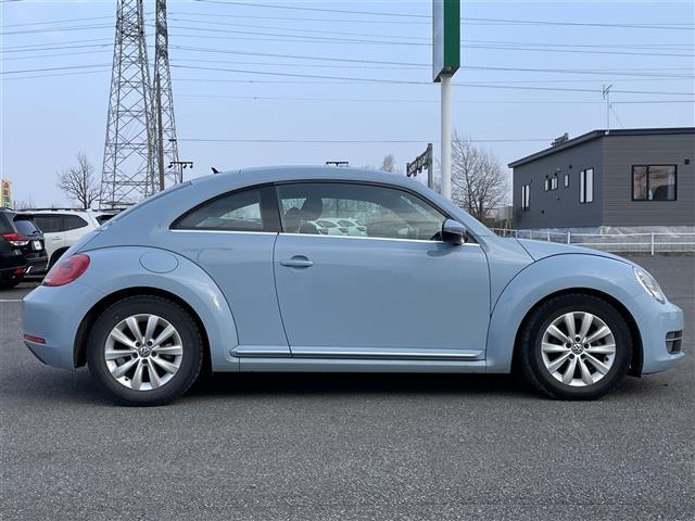 ザ・ビートル デザイン　ワンオーナー　社外メモリーナビ　横滑り防止装置　クルーズコントロール　ＥＴＣ　革巻きステアリング　ＭＴモード付ＡＴ　リモコンキー　ハロゲンヘッドライト　フォグランプ　ヘッドライトレベライザー（4枚目）