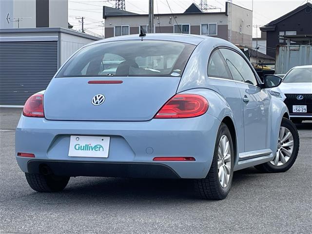 ザ・ビートル デザイン　ワンオーナー　社外メモリーナビ　横滑り防止装置　クルーズコントロール　ＥＴＣ　革巻きステアリング　ＭＴモード付ＡＴ　リモコンキー　ハロゲンヘッドライト　フォグランプ　ヘッドライトレベライザー（7枚目）