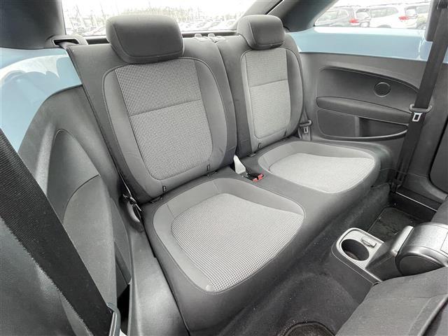 ザ・ビートル デザイン　ワンオーナー　社外メモリーナビ　横滑り防止装置　クルーズコントロール　ＥＴＣ　革巻きステアリング　ＭＴモード付ＡＴ　リモコンキー　ハロゲンヘッドライト　フォグランプ　ヘッドライトレベライザー（10枚目）