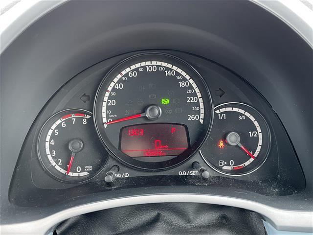 ザ・ビートル デザイン　ワンオーナー　社外メモリーナビ　横滑り防止装置　クルーズコントロール　ＥＴＣ　革巻きステアリング　ＭＴモード付ＡＴ　リモコンキー　ハロゲンヘッドライト　フォグランプ　ヘッドライトレベライザー（16枚目）