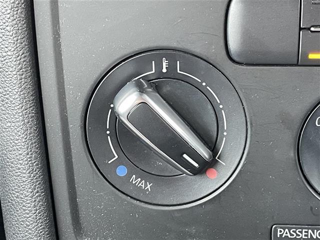 ザ・ビートル デザイン　ワンオーナー　社外メモリーナビ　横滑り防止装置　クルーズコントロール　ＥＴＣ　革巻きステアリング　ＭＴモード付ＡＴ　リモコンキー　ハロゲンヘッドライト　フォグランプ　ヘッドライトレベライザー（21枚目）