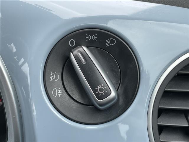 ザ・ビートル デザイン　ワンオーナー　社外メモリーナビ　横滑り防止装置　クルーズコントロール　ＥＴＣ　革巻きステアリング　ＭＴモード付ＡＴ　リモコンキー　ハロゲンヘッドライト　フォグランプ　ヘッドライトレベライザー（28枚目）