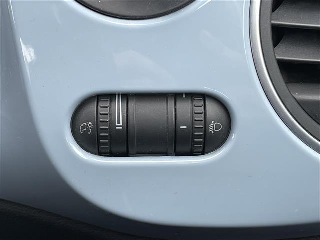 ザ・ビートル デザイン　ワンオーナー　社外メモリーナビ　横滑り防止装置　クルーズコントロール　ＥＴＣ　革巻きステアリング　ＭＴモード付ＡＴ　リモコンキー　ハロゲンヘッドライト　フォグランプ　ヘッドライトレベライザー（29枚目）