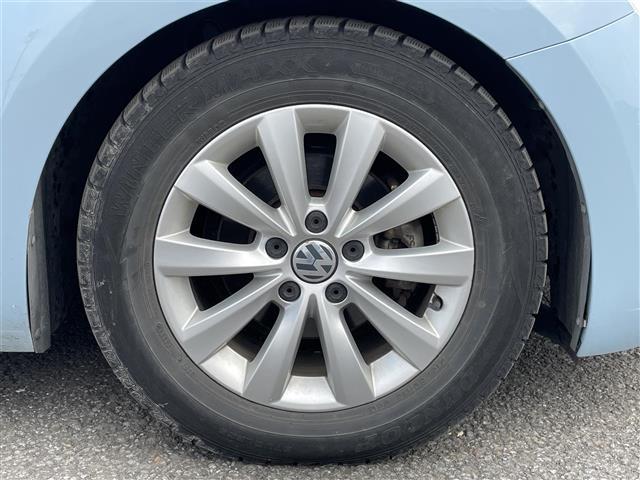 ザ・ビートル デザイン　ワンオーナー　社外メモリーナビ　横滑り防止装置　クルーズコントロール　ＥＴＣ　革巻きステアリング　ＭＴモード付ＡＴ　リモコンキー　ハロゲンヘッドライト　フォグランプ　ヘッドライトレベライザー（39枚目）