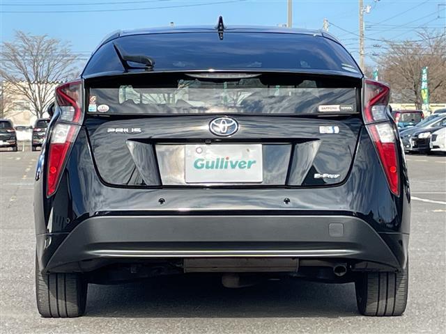 プリウス Sセーフティプラス ワンオーナー 寒冷地仕様 純正ディーラーOPナビ トヨタセーフティセンス プリクラッシュセーフティ 横滑り防止装置 レーダークルーズコントロール レーンキープアシスト パーキングアシスト バックカメラ(3枚目)