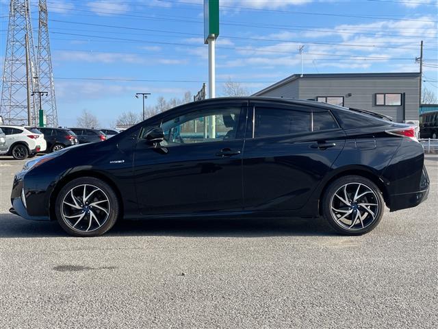 プリウス Sセーフティプラス ワンオーナー 寒冷地仕様 純正ディーラーOPナビ トヨタセーフティセンス プリクラッシュセーフティ 横滑り防止装置 レーダークルーズコントロール レーンキープアシスト パーキングアシスト バックカメラ(5枚目)