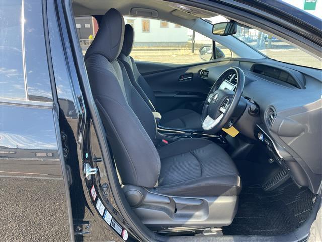 プリウス Sセーフティプラス ワンオーナー 寒冷地仕様 純正ディーラーOPナビ トヨタセーフティセンス プリクラッシュセーフティ 横滑り防止装置 レーダークルーズコントロール レーンキープアシスト パーキングアシスト バックカメラ(9枚目)