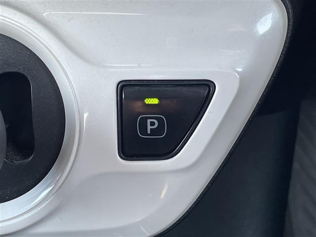 プリウス Sセーフティプラス ワンオーナー 寒冷地仕様 純正ディーラーOPナビ トヨタセーフティセンス プリクラッシュセーフティ 横滑り防止装置 レーダークルーズコントロール レーンキープアシスト パーキングアシスト バックカメラ(22枚目)