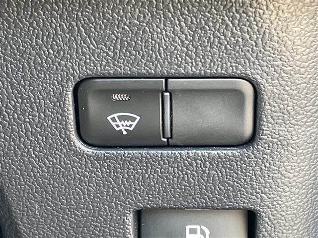 プリウス Sセーフティプラス ワンオーナー 寒冷地仕様 純正ディーラーOPナビ トヨタセーフティセンス プリクラッシュセーフティ 横滑り防止装置 レーダークルーズコントロール レーンキープアシスト パーキングアシスト バックカメラ(26枚目)