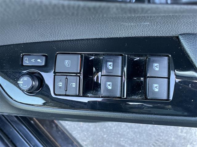 プリウス Sセーフティプラス ワンオーナー 寒冷地仕様 純正ディーラーOPナビ トヨタセーフティセンス プリクラッシュセーフティ 横滑り防止装置 レーダークルーズコントロール レーンキープアシスト パーキングアシスト バックカメラ(36枚目)