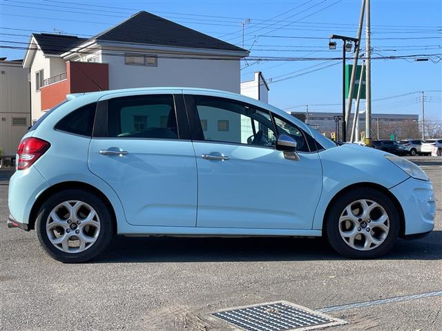 Ｃ３ ベースグレード　純正オーディオ　横滑り防止装置　クルーズコントロール　ＥＴＣ　ＳＰＯＲＴＭＯＤＥ　ＳＮＯＷＭＯＤＥ　ＭＴモード付ＡＴ　リモコンキー　ハロゲンヘッドライト　フォグランプ　ヘッドライトレベライザー（4枚目）