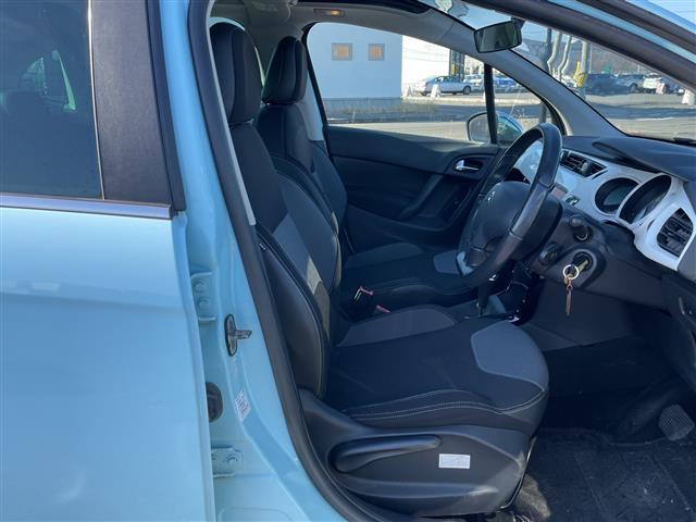 Ｃ３ ベースグレード　純正オーディオ　横滑り防止装置　クルーズコントロール　ＥＴＣ　ＳＰＯＲＴＭＯＤＥ　ＳＮＯＷＭＯＤＥ　ＭＴモード付ＡＴ　リモコンキー　ハロゲンヘッドライト　フォグランプ　ヘッドライトレベライザー（9枚目）