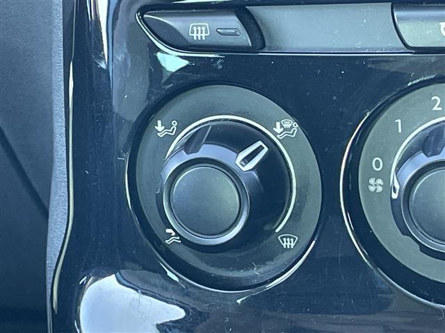 Ｃ３ ベースグレード　純正オーディオ　横滑り防止装置　クルーズコントロール　ＥＴＣ　ＳＰＯＲＴＭＯＤＥ　ＳＮＯＷＭＯＤＥ　ＭＴモード付ＡＴ　リモコンキー　ハロゲンヘッドライト　フォグランプ　ヘッドライトレベライザー（22枚目）