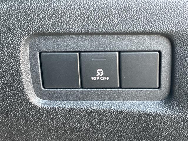 Ｃ３ ベースグレード　純正オーディオ　横滑り防止装置　クルーズコントロール　ＥＴＣ　ＳＰＯＲＴＭＯＤＥ　ＳＮＯＷＭＯＤＥ　ＭＴモード付ＡＴ　リモコンキー　ハロゲンヘッドライト　フォグランプ　ヘッドライトレベライザー（25枚目）