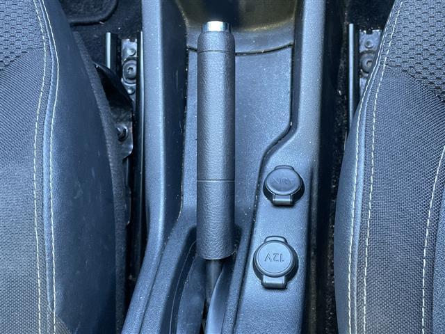 Ｃ３ ベースグレード　純正オーディオ　横滑り防止装置　クルーズコントロール　ＥＴＣ　ＳＰＯＲＴＭＯＤＥ　ＳＮＯＷＭＯＤＥ　ＭＴモード付ＡＴ　リモコンキー　ハロゲンヘッドライト　フォグランプ　ヘッドライトレベライザー（33枚目）