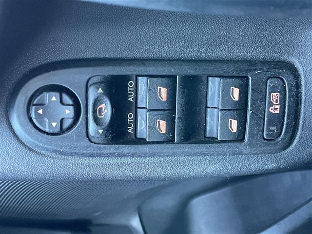 Ｃ３ ベースグレード　純正オーディオ　横滑り防止装置　クルーズコントロール　ＥＴＣ　ＳＰＯＲＴＭＯＤＥ　ＳＮＯＷＭＯＤＥ　ＭＴモード付ＡＴ　リモコンキー　ハロゲンヘッドライト　フォグランプ　ヘッドライトレベライザー（34枚目）