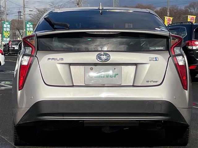 プリウス S 寒冷地仕様 純正ディーラーOPナビ 横滑り防止装置 クリアランスソナー パーキングアシスト バックカメラ ビルトインETC ドライブレコーダー EVMODE DRIVEMODE切替 ワイパーデアイサー(3枚目)