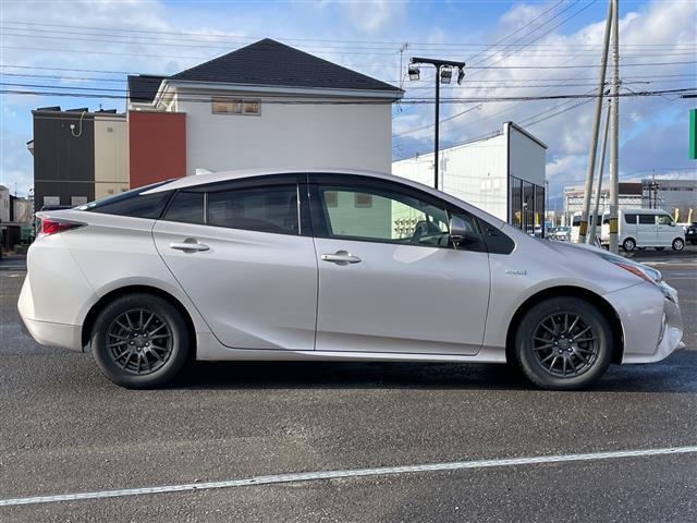 プリウス S 寒冷地仕様 純正ディーラーOPナビ 横滑り防止装置 クリアランスソナー パーキングアシスト バックカメラ ビルトインETC ドライブレコーダー EVMODE DRIVEMODE切替 ワイパーデアイサー(4枚目)