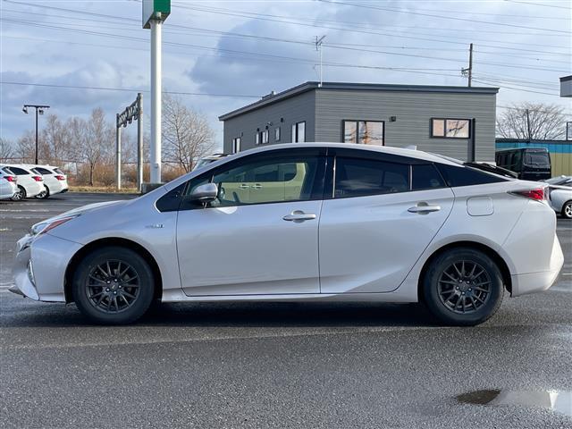 プリウス S 寒冷地仕様 純正ディーラーOPナビ 横滑り防止装置 クリアランスソナー パーキングアシスト バックカメラ ビルトインETC ドライブレコーダー EVMODE DRIVEMODE切替 ワイパーデアイサー(5枚目)