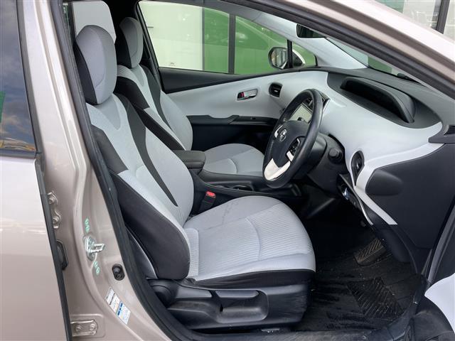 プリウス S 寒冷地仕様 純正ディーラーOPナビ 横滑り防止装置 クリアランスソナー パーキングアシスト バックカメラ ビルトインETC ドライブレコーダー EVMODE DRIVEMODE切替 ワイパーデアイサー(9枚目)