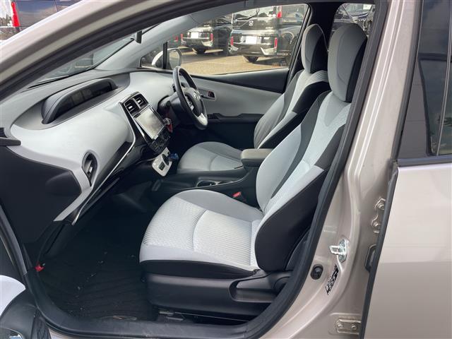 プリウス S 寒冷地仕様 純正ディーラーOPナビ 横滑り防止装置 クリアランスソナー パーキングアシスト バックカメラ ビルトインETC ドライブレコーダー EVMODE DRIVEMODE切替 ワイパーデアイサー(11枚目)