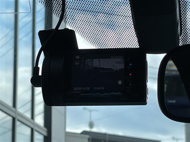 プリウス S 寒冷地仕様 純正ディーラーOPナビ 横滑り防止装置 クリアランスソナー パーキングアシスト バックカメラ ビルトインETC ドライブレコーダー EVMODE DRIVEMODE切替 ワイパーデアイサー(27枚目)