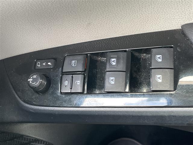 プリウス S 寒冷地仕様 純正ディーラーOPナビ 横滑り防止装置 クリアランスソナー パーキングアシスト バックカメラ ビルトインETC ドライブレコーダー EVMODE DRIVEMODE切替 ワイパーデアイサー(32枚目)