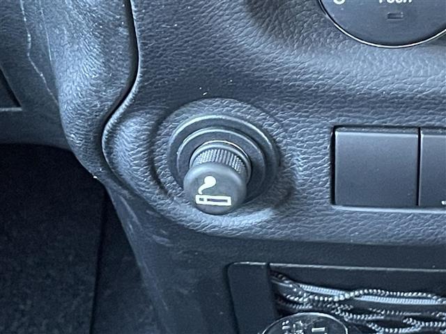 ジープ・ラングラーアンリミテッド サハラ（25枚目）